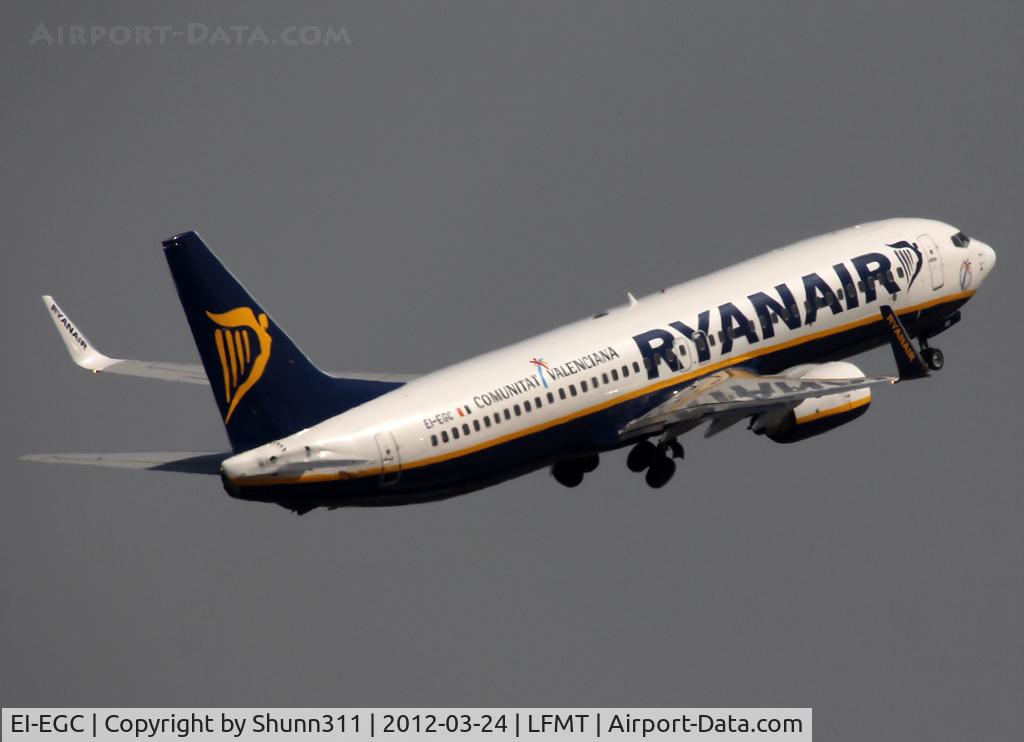 EI-EGC, 2009 Boeing 737-8AS C/N 38492, Taking off...