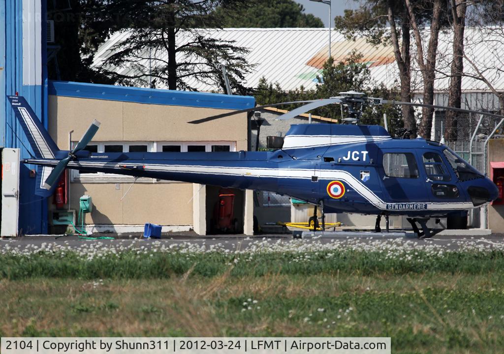 2104, Aérospatiale AS-350B-2 Ecureuil C/N 2104, Parked...