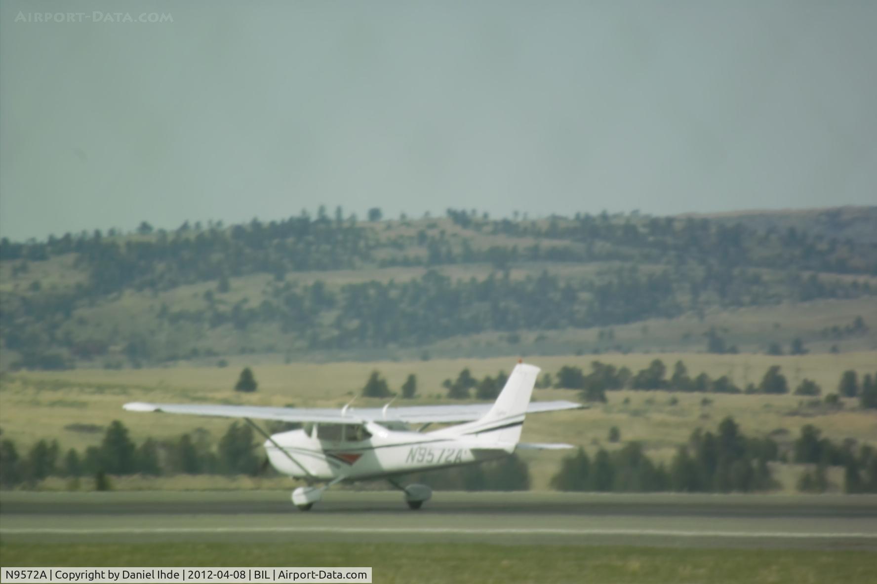 N9572A, 1998 Cessna 182S Skylane C/N 18280279, Cessna 182 @ BIL
