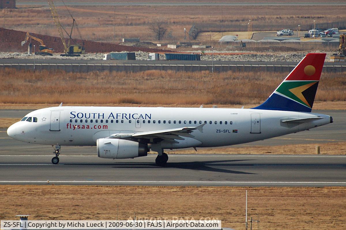 ZS-SFL, 2005 Airbus A319-131 C/N 2438, At Jo'burg