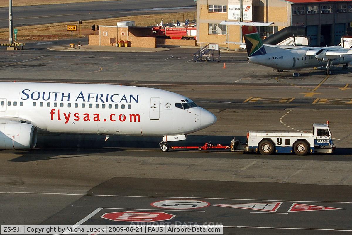 ZS-SJI, 2000 Boeing 737-85F C/N 30007, At Jo'burg