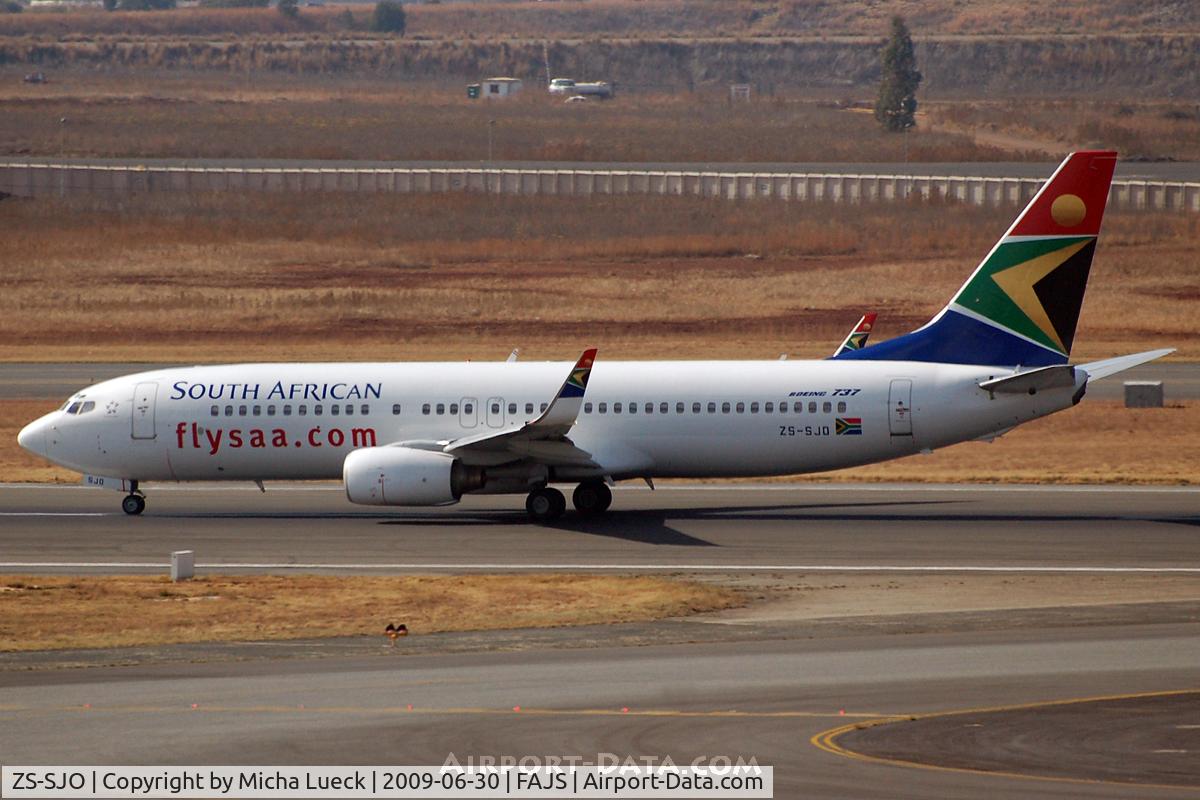 ZS-SJO, 2001 Boeing 737-8BG C/N 32357, At Jo'burg