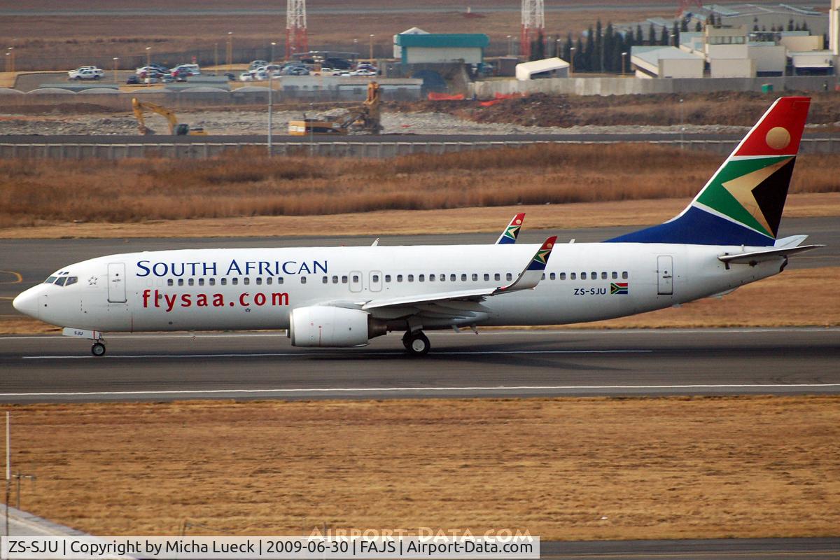 ZS-SJU, 2003 Boeing 737-844 C/N 32634, At Jo'burg