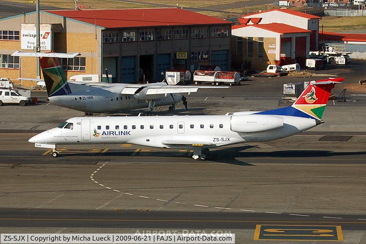 ZS-SJX, 2001 Embraer ERJ-135LR (EMB-135LR) C/N 145428, At Jo'burg