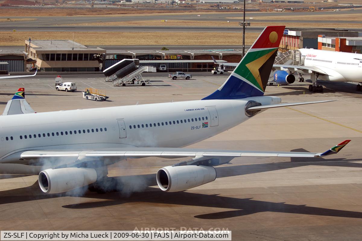 ZS-SLF, 1992 Airbus A340-211 C/N 006, Smokey engine start