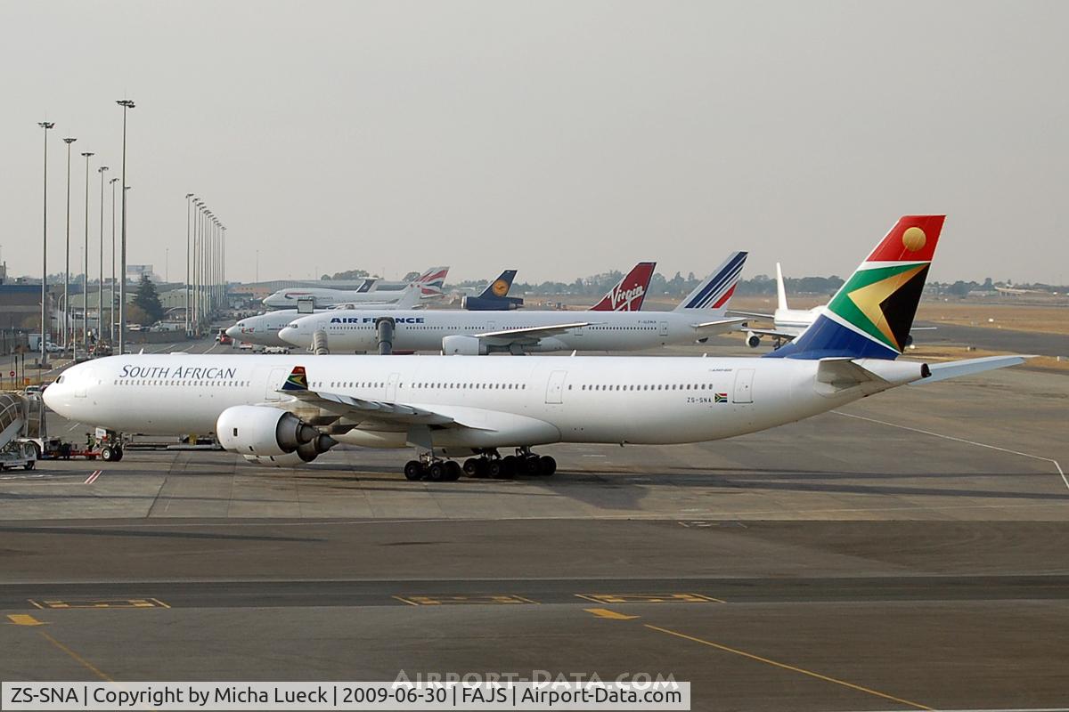 ZS-SNA, 2002 Airbus A340-642 C/N 410, At Jo'burg