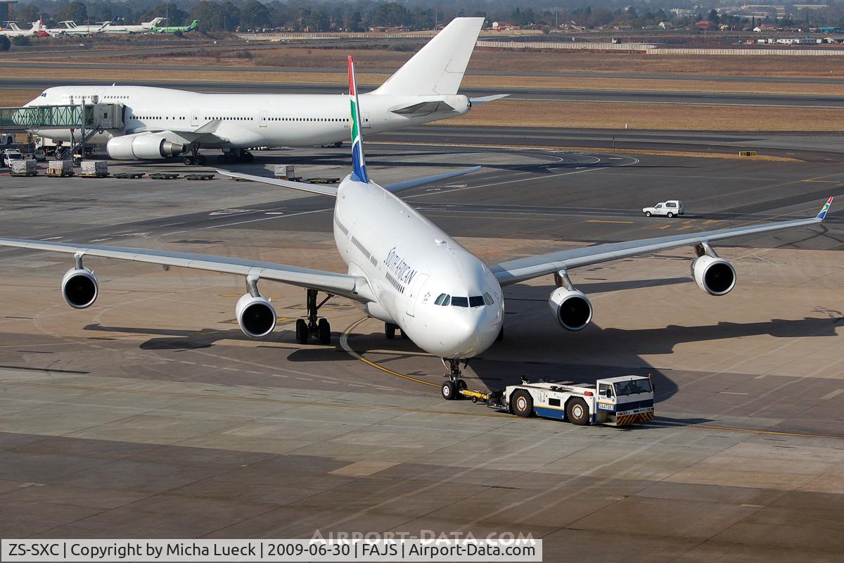 ZS-SXC, 2004 Airbus A340-313E C/N 590, At Jo'burg