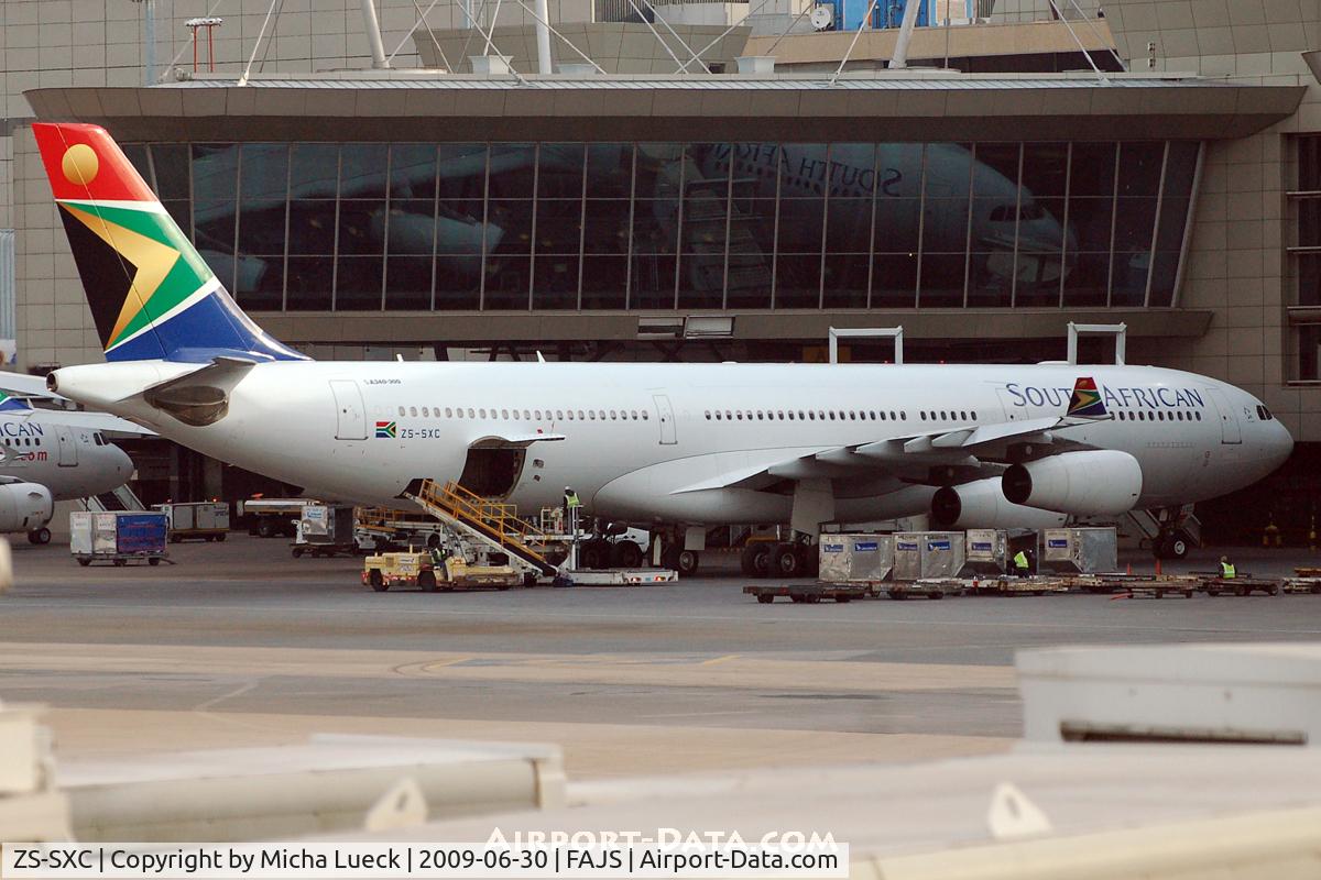 ZS-SXC, 2004 Airbus A340-313E C/N 590, At Jo'burg
