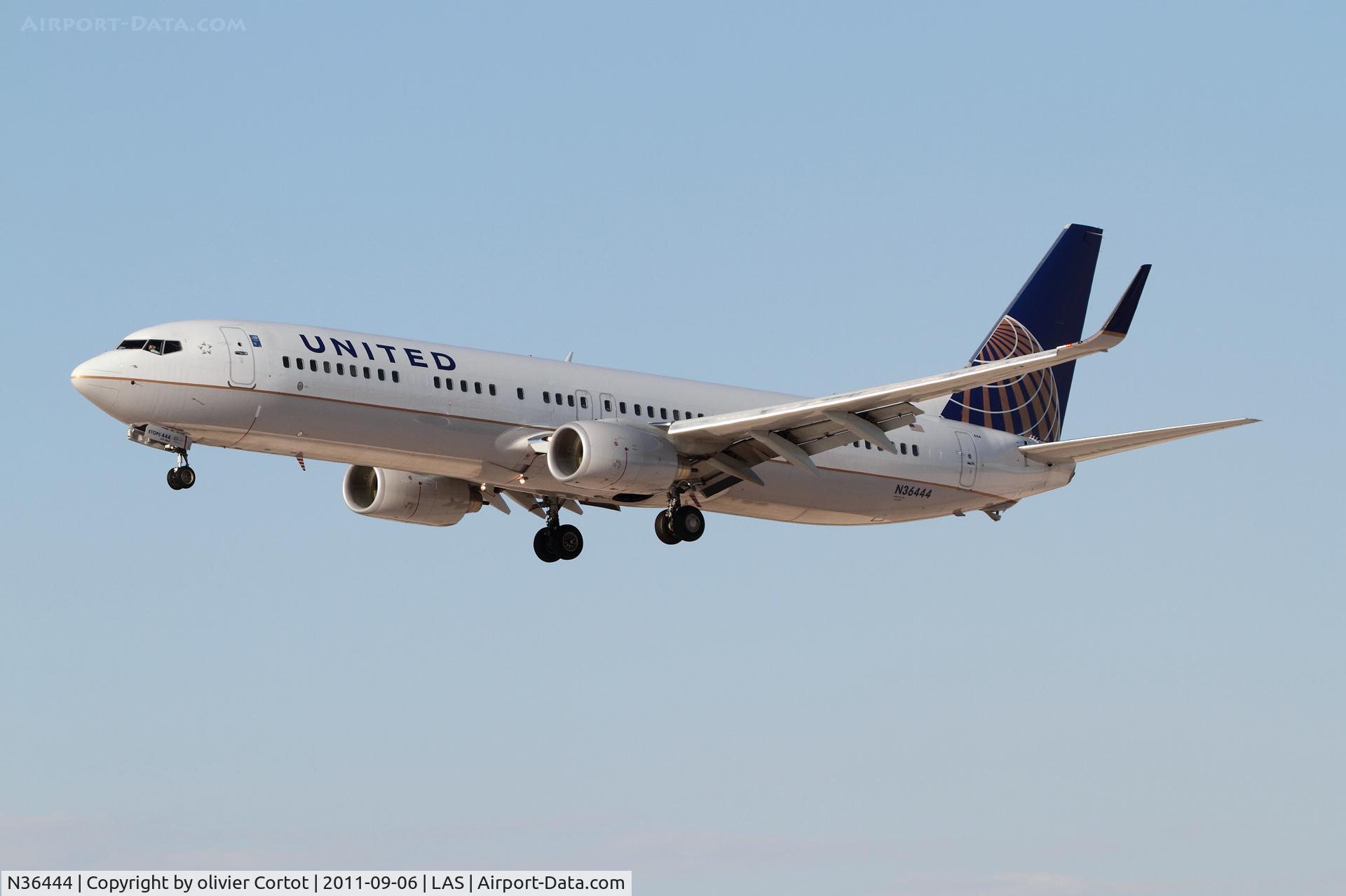 N36444, 2010 Boeing 737-924/ER C/N 31643, Landing at Las Vegas