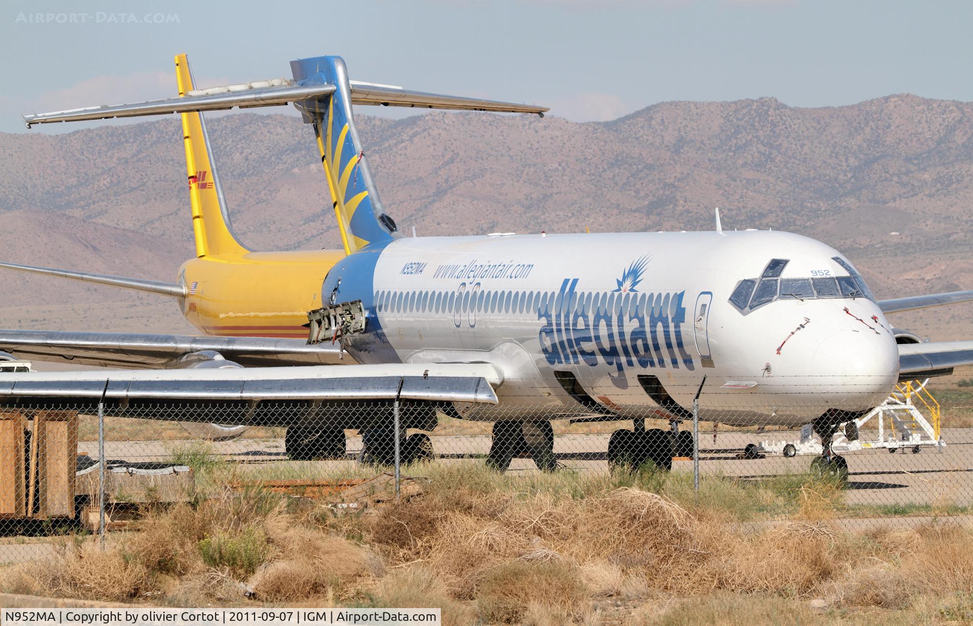 N952MA, 1988 McDonnell Douglas DC-9-87 C/N 49673, last stop : Kingman