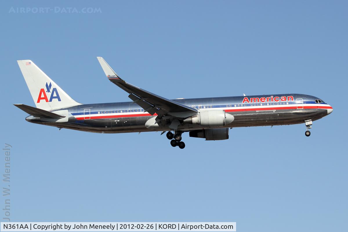 N361AA, 1988 Boeing 767-323 C/N 24042, Short final for 10