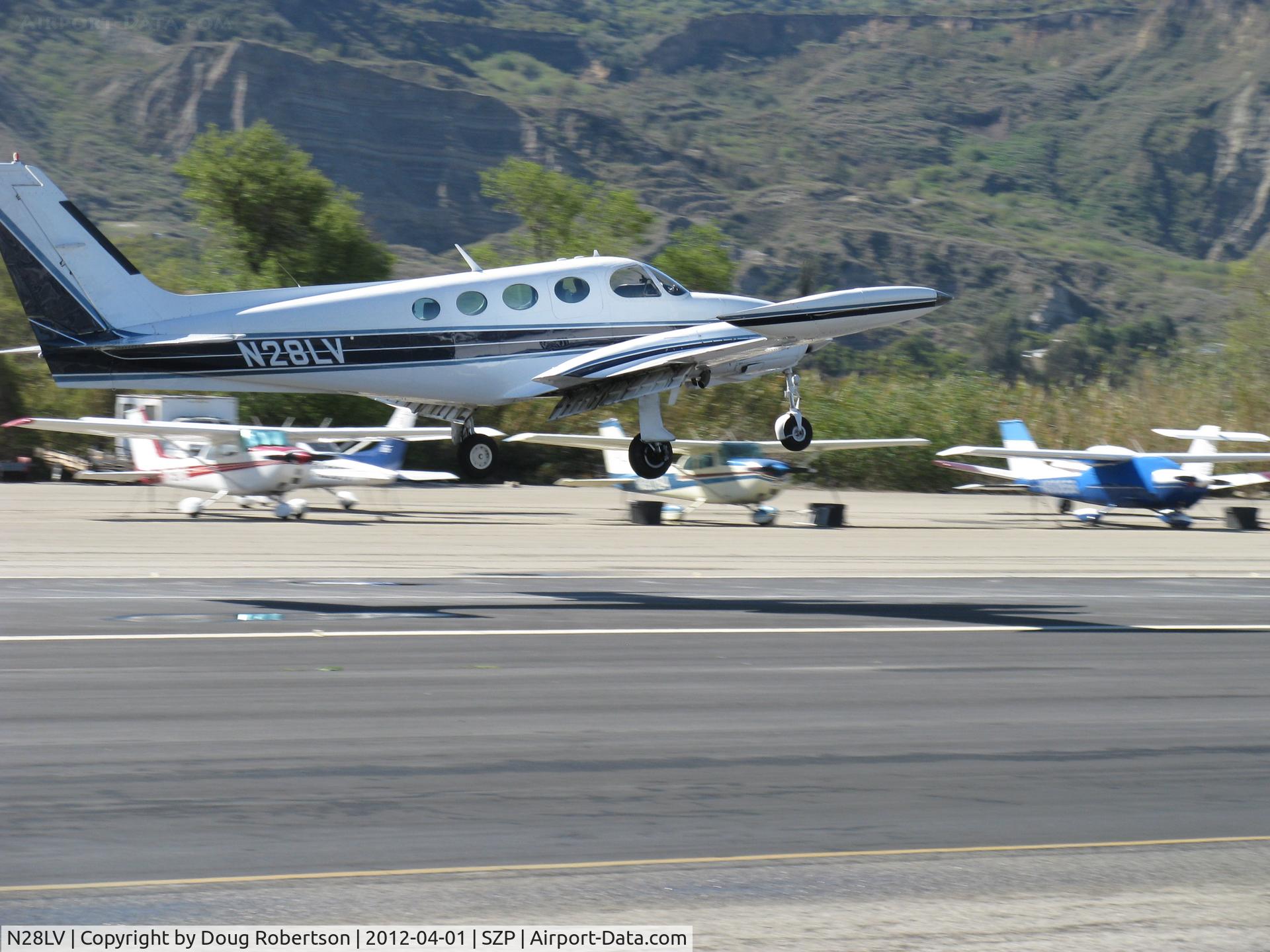 N28LV, 1979 Cessna 340A C/N 340A0754, 1979 Cessna 340A, two Continental TSIO-520-NB 310 Hp each, turbocharged $ pressurized, three-blade CS props, tip tanks, landing Rwy 22