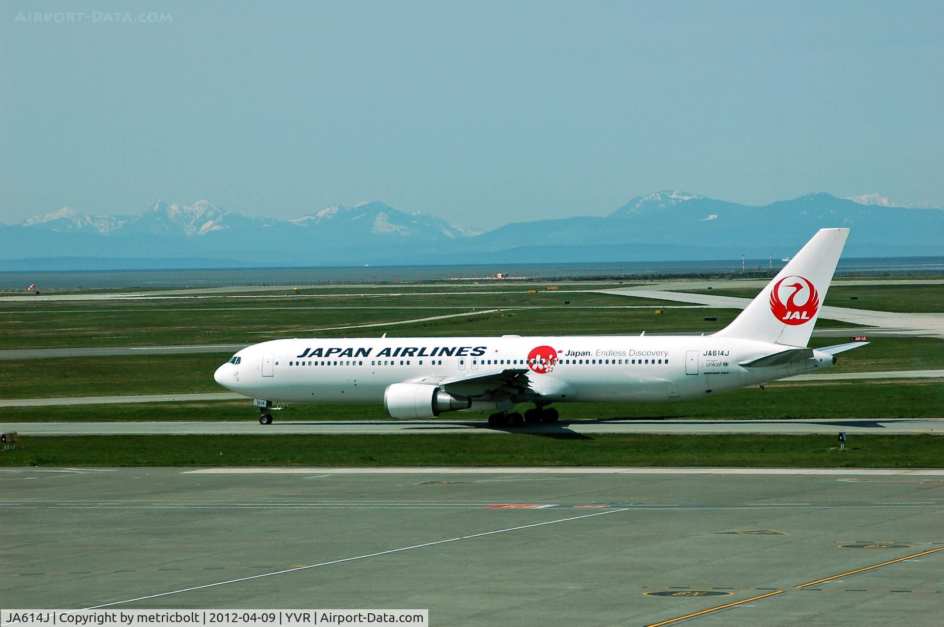 JA614J, 2005 Boeing 767-346/ER C/N 33851, Operating JL17 to Narita
