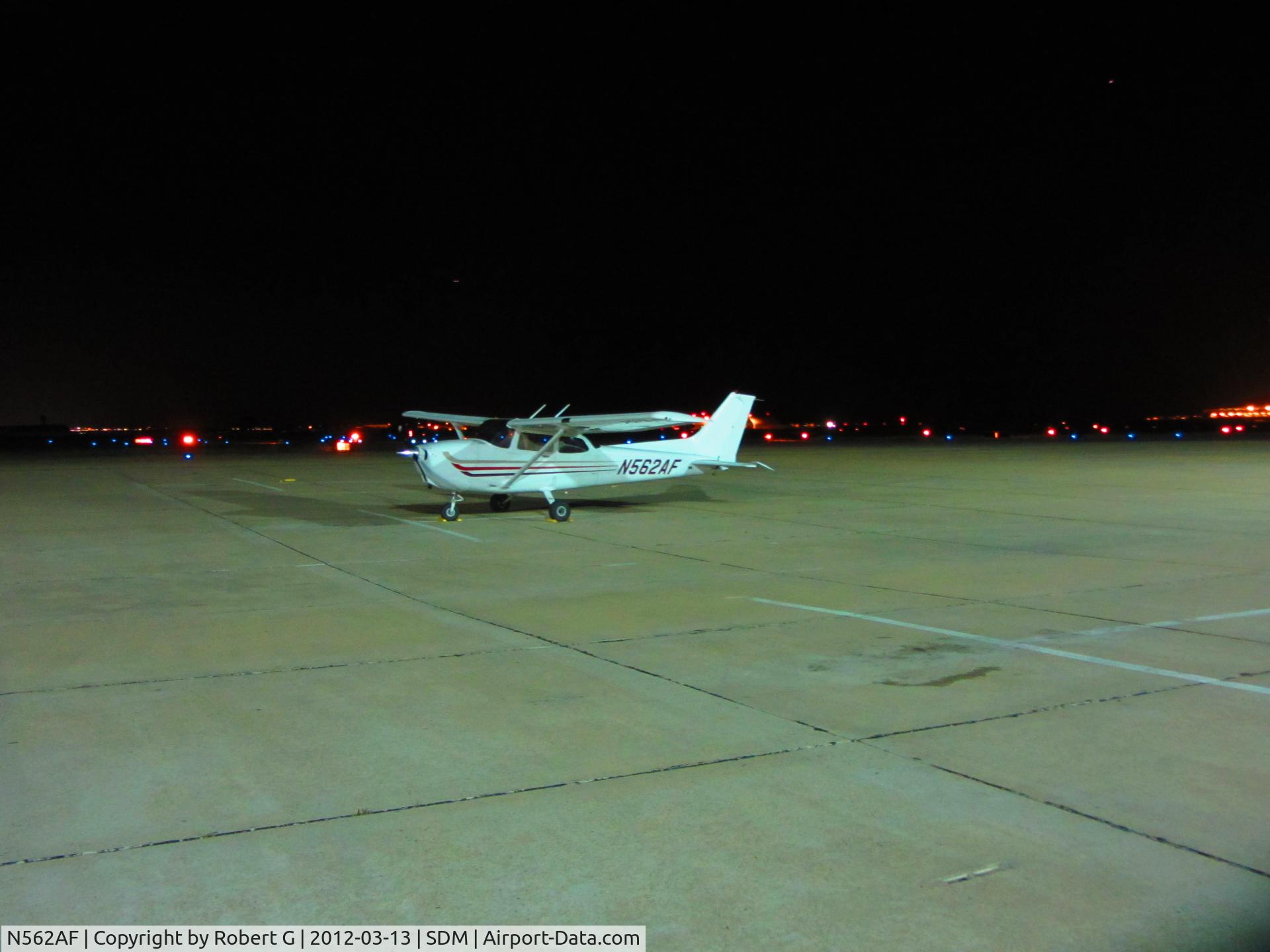 N562AF, 2003 Cessna 172S C/N 172S9555, 562AF parked at transient