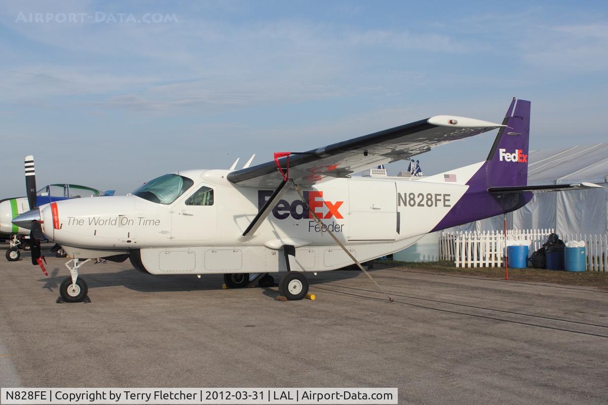 N828FE, Cessna 208B C/N 208B0122, FedEx Cessna 208B, c/n: 208B0122 at 2012 Sun N Fun