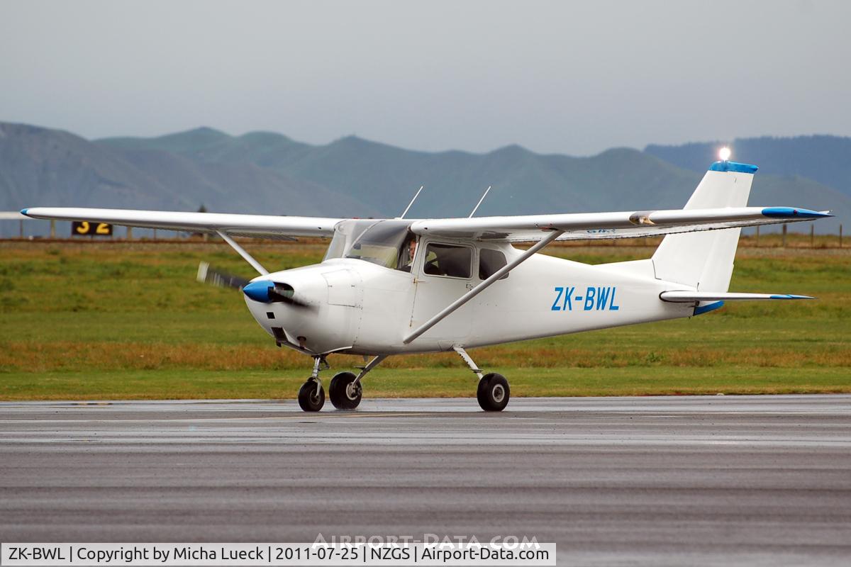 ZK-BWL, 1960 Cessna 172A C/N 47320, At Gisborne