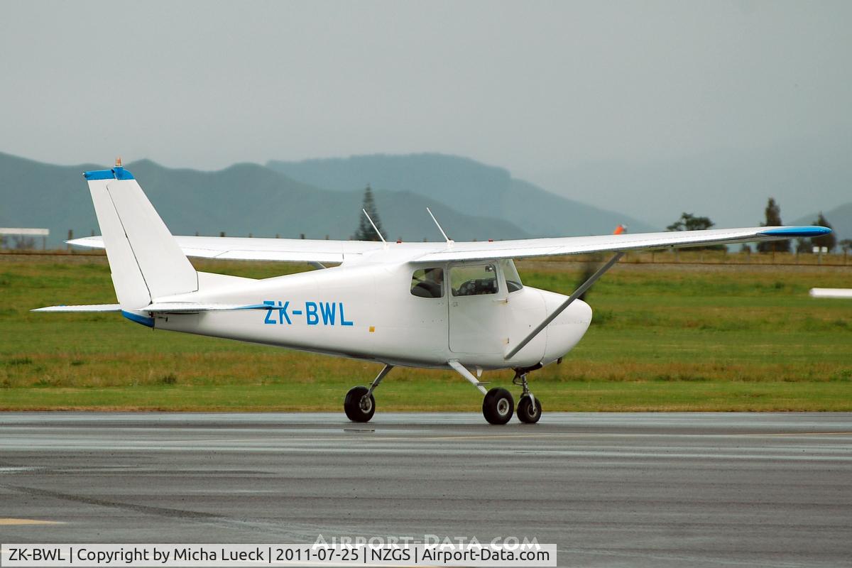 ZK-BWL, 1960 Cessna 172A C/N 47320, At Gisborne