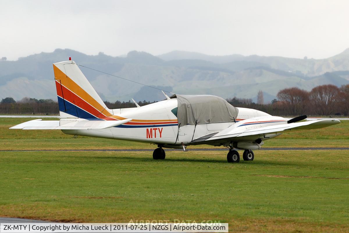 ZK-MTY, 1976 Piper PA-23-250 Aztec C/N 27-7654137, At Gisborne