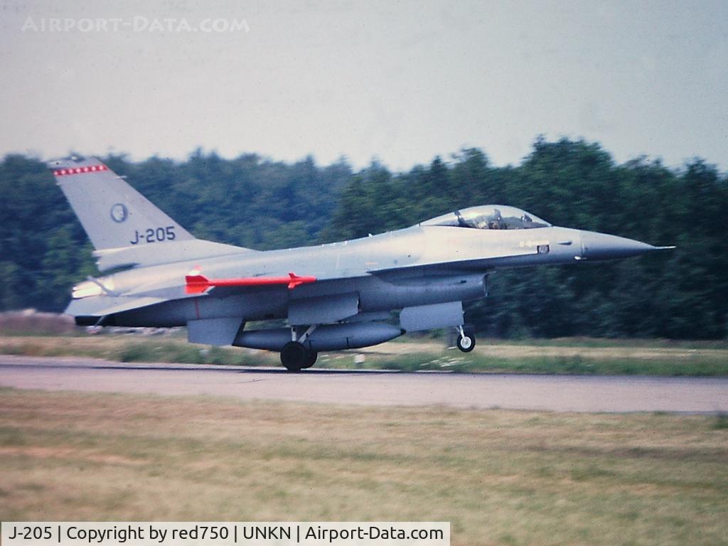 J-205, General Dynamics F-16AM Fighting Falcon C/N 6D-112, Photograph by Edwin van Opstal with permission. Scanned from a color slide.