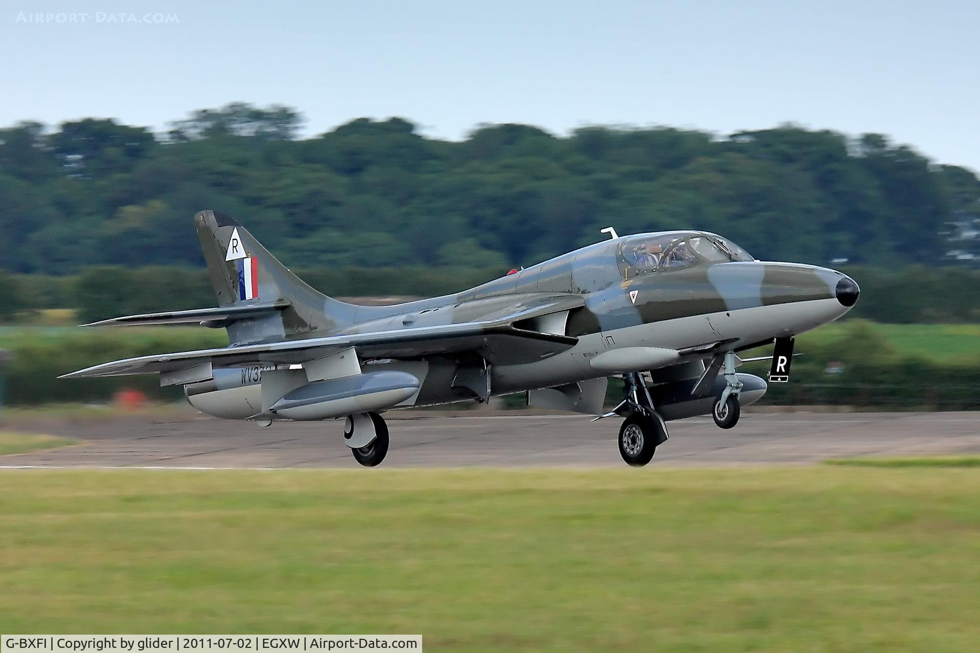 G-BXFI, 1955 Hawker Hunter T.7 C/N 41H-670818, Great looking aircraft