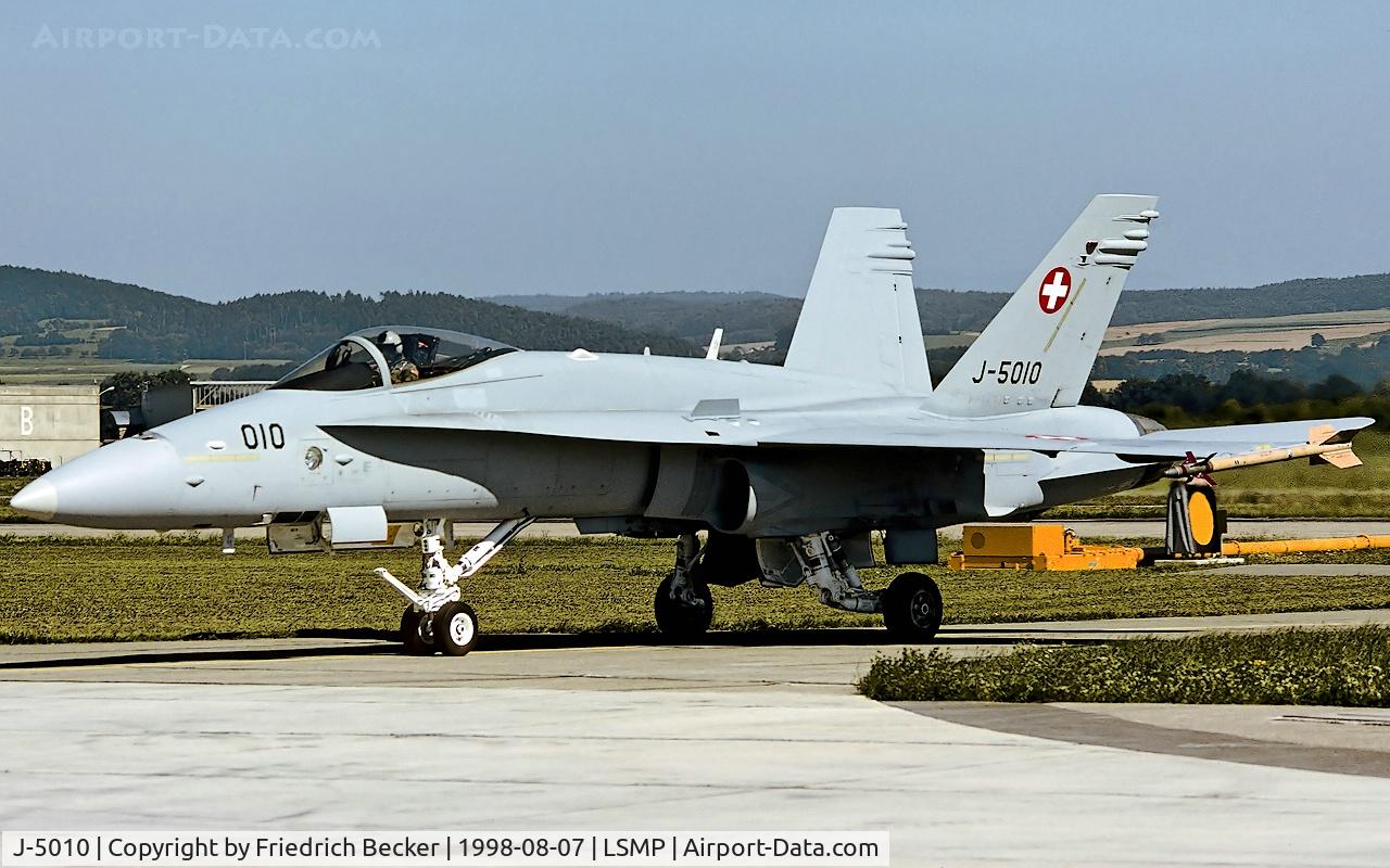 J-5010, McDonnell Douglas F/A-18C Hornet C/N 1345, taxying to the flightline