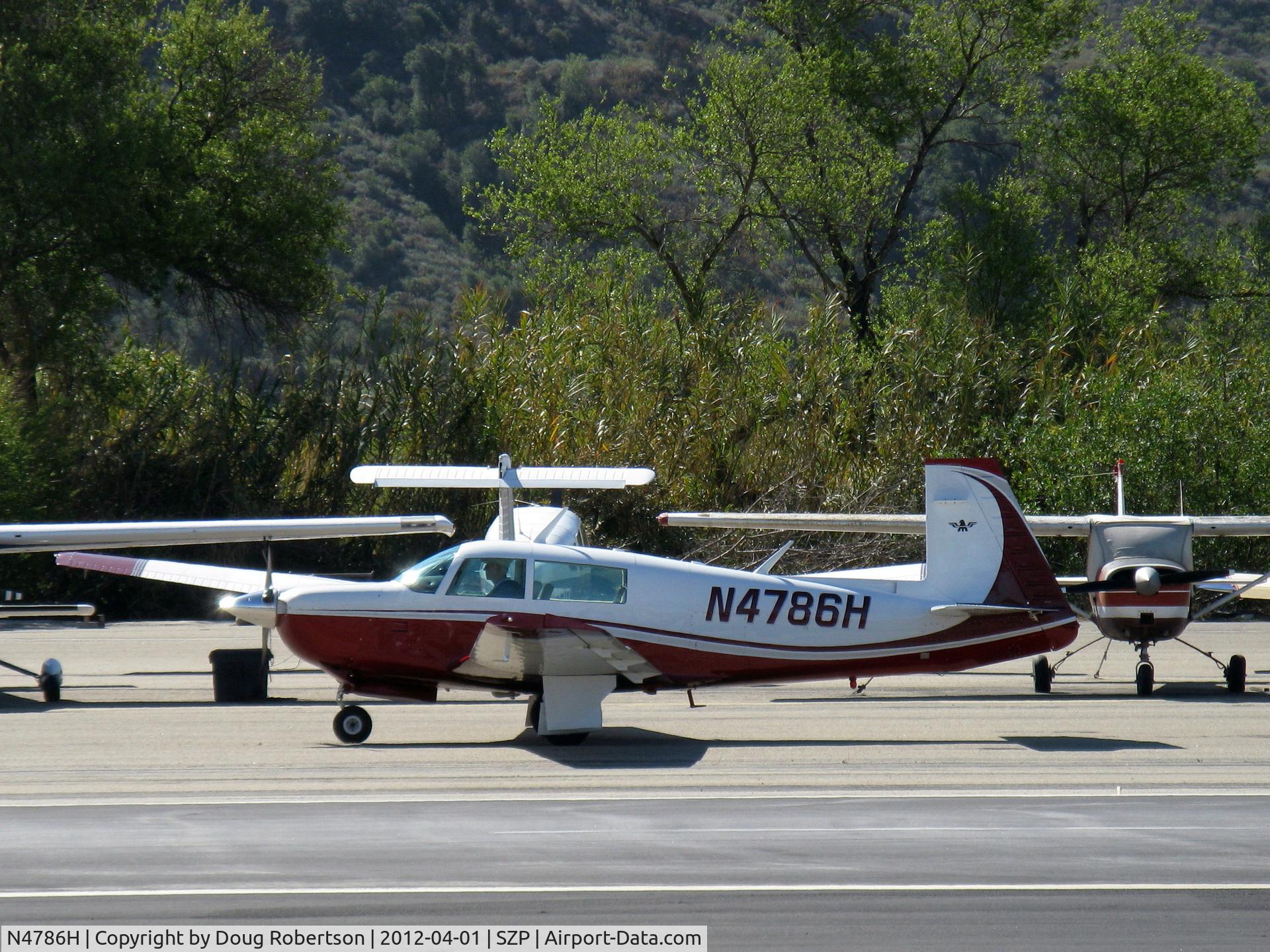 N4786H, 1979 Mooney M20J 201 C/N 24-0876, 1979 Mooney M20J 201, Lycoming IO-360 A&C 200 Hp, stunning refinish, taxi to hangar after refueling