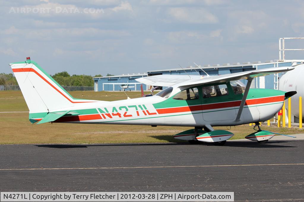 N4271L, 1966 Cessna 172G C/N 17254340, 1966 Cessna 172G, c/n: 17254340 in the refuelling line at Zephyrhills FL