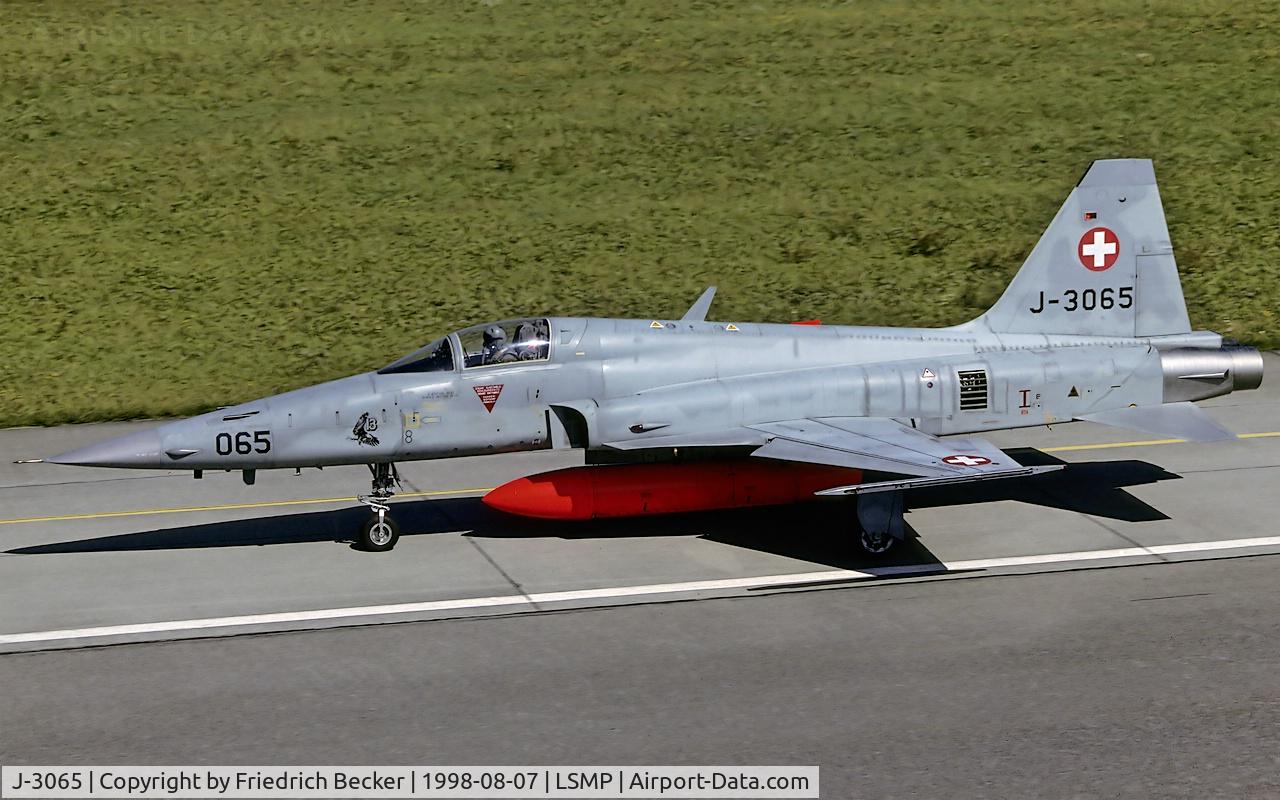 J-3065, Northrop F-5F Tiger II C/N L.3065, taxying to the active
