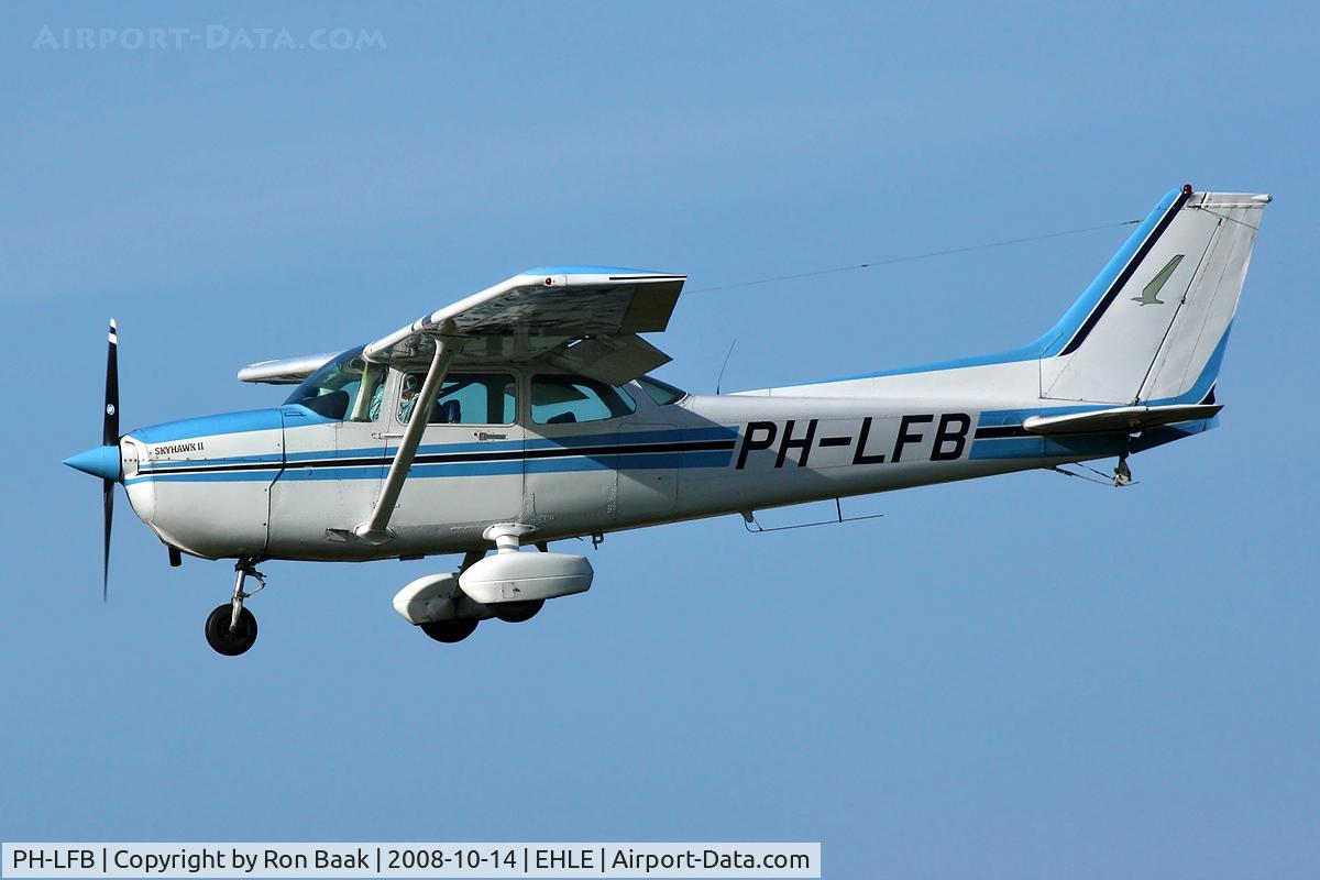 PH-LFB, Cessna 172P C/N 17275363, No description.