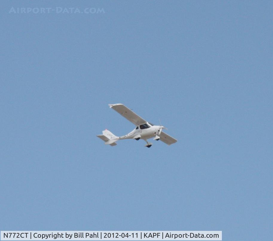 N772CT, Flight Design CTLS C/N F-09-05-08, Shortly after takeoff from Naples Municipal