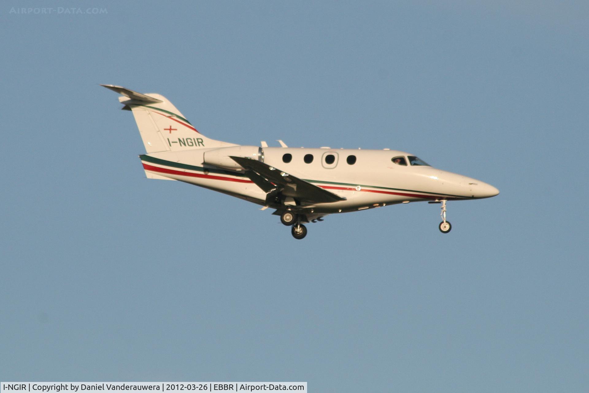 I-NGIR, 2008 Hawker Beechcraft 390 Premier 1A C/N RB-241, Descending to RWY 02
