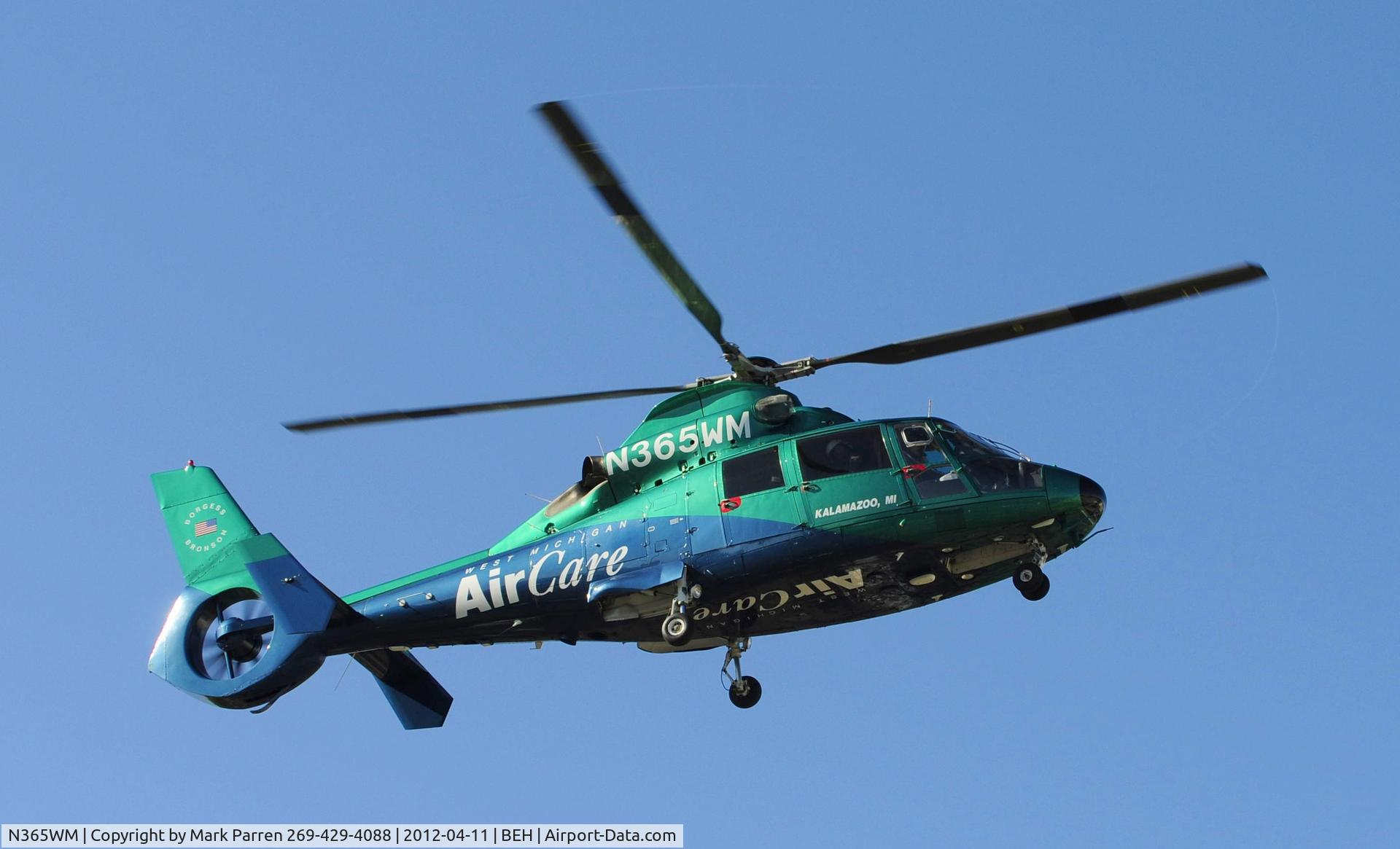 N365WM, 1991 Aerospatiale AS-365N-2 Dauphin C/N 6429, Picking up patient in Saint Joseph, Michigan