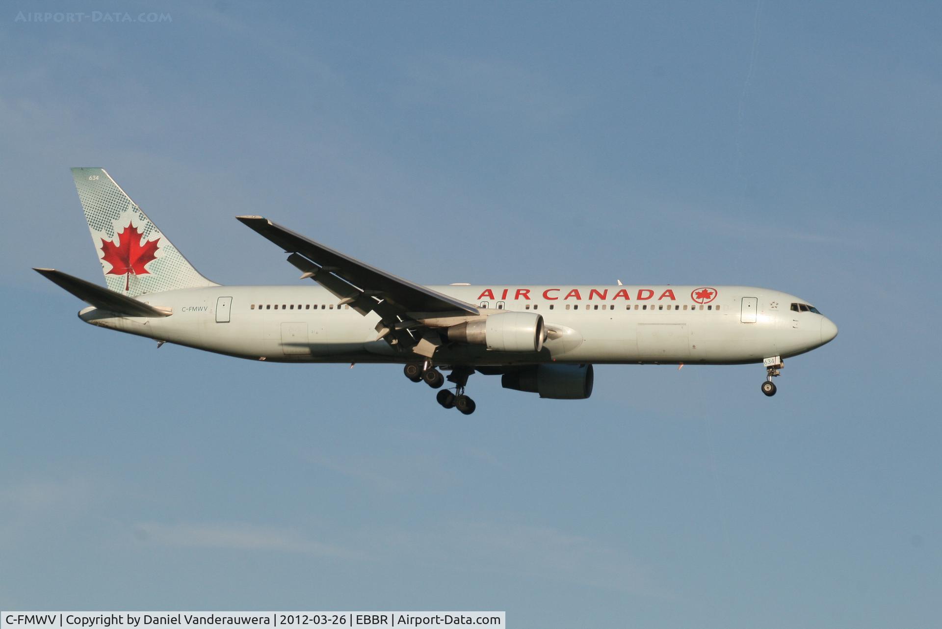 C-FMWV, 1995 Boeing 767-333/ER C/N 25586, Arrivalof flight AC832 to RWY 02