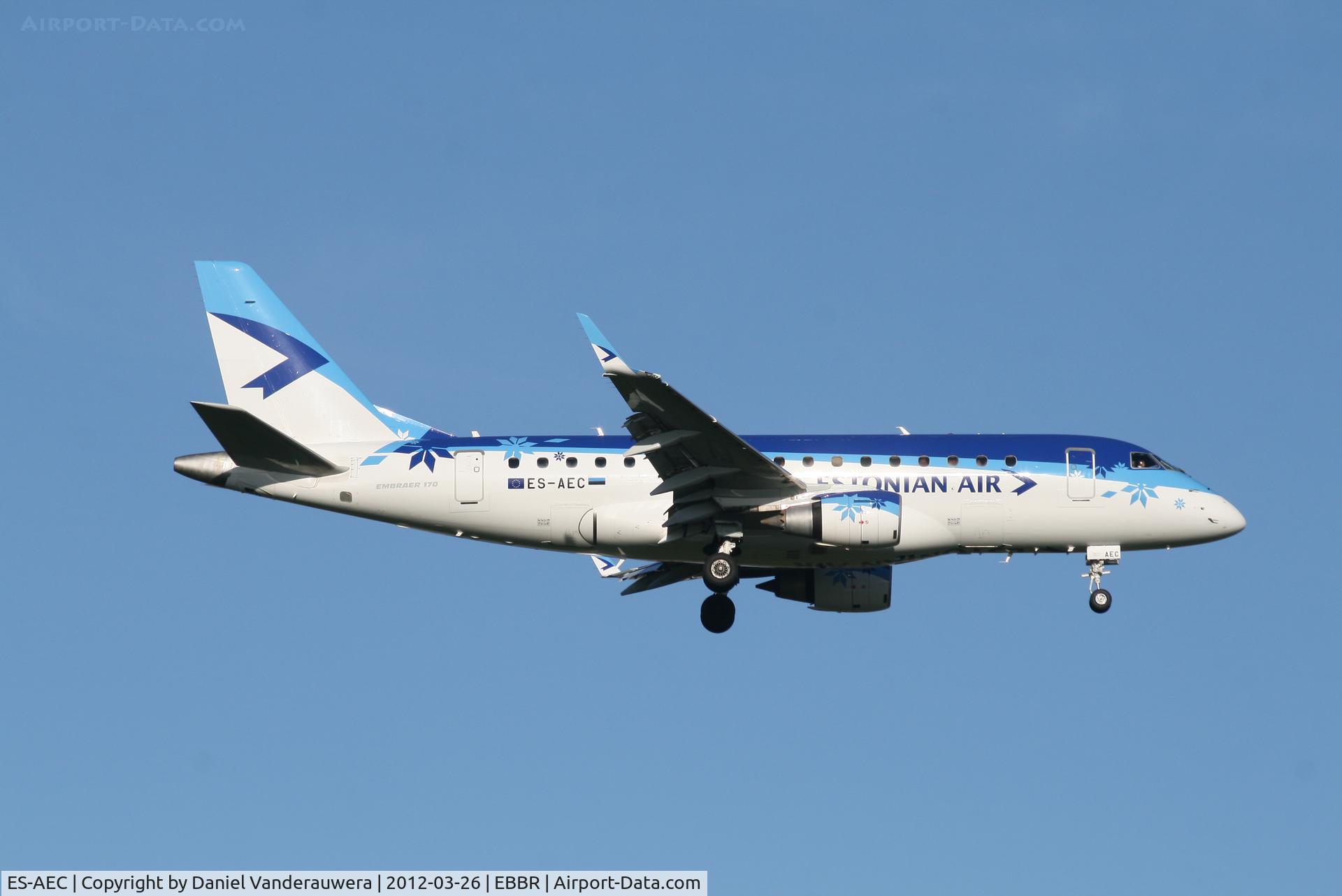 ES-AEC, 2005 Embraer 170LR (ERJ-170-100LR) C/N 17000107, Arrival of flight OV175 to RWY 02