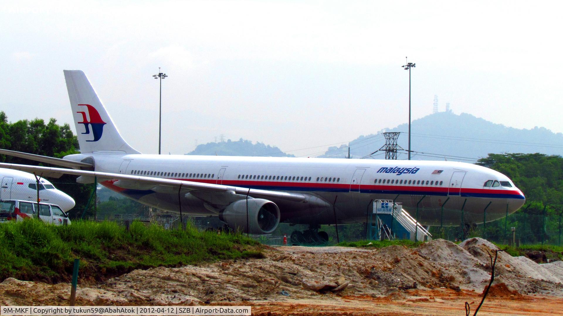9M-MKF, Airbus A330-322 C/N 100, Malaysia Airlines