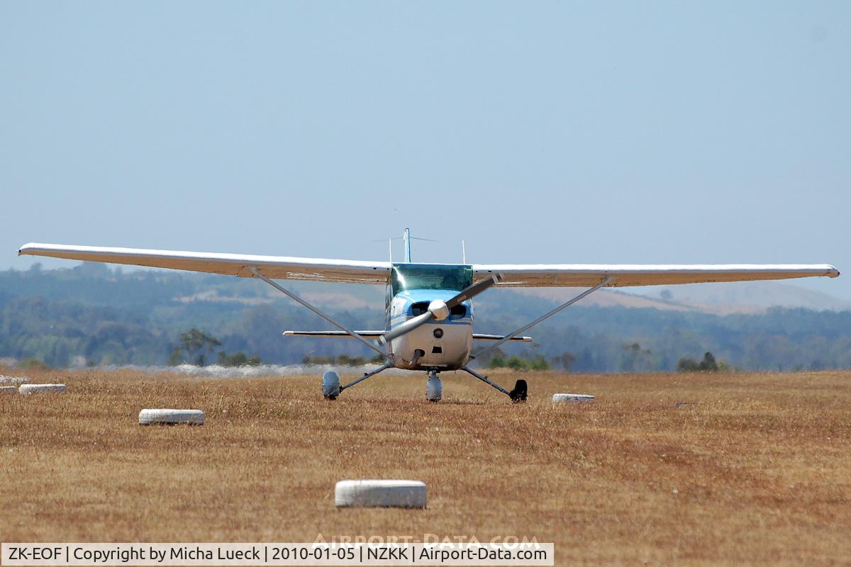 ZK-EOF, Cessna 172N C/N 17271798, At Kerikeri (Bay of Islands)