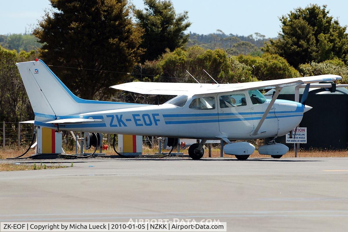 ZK-EOF, Cessna 172N C/N 17271798, At Kerikeri (Bay of Islands)