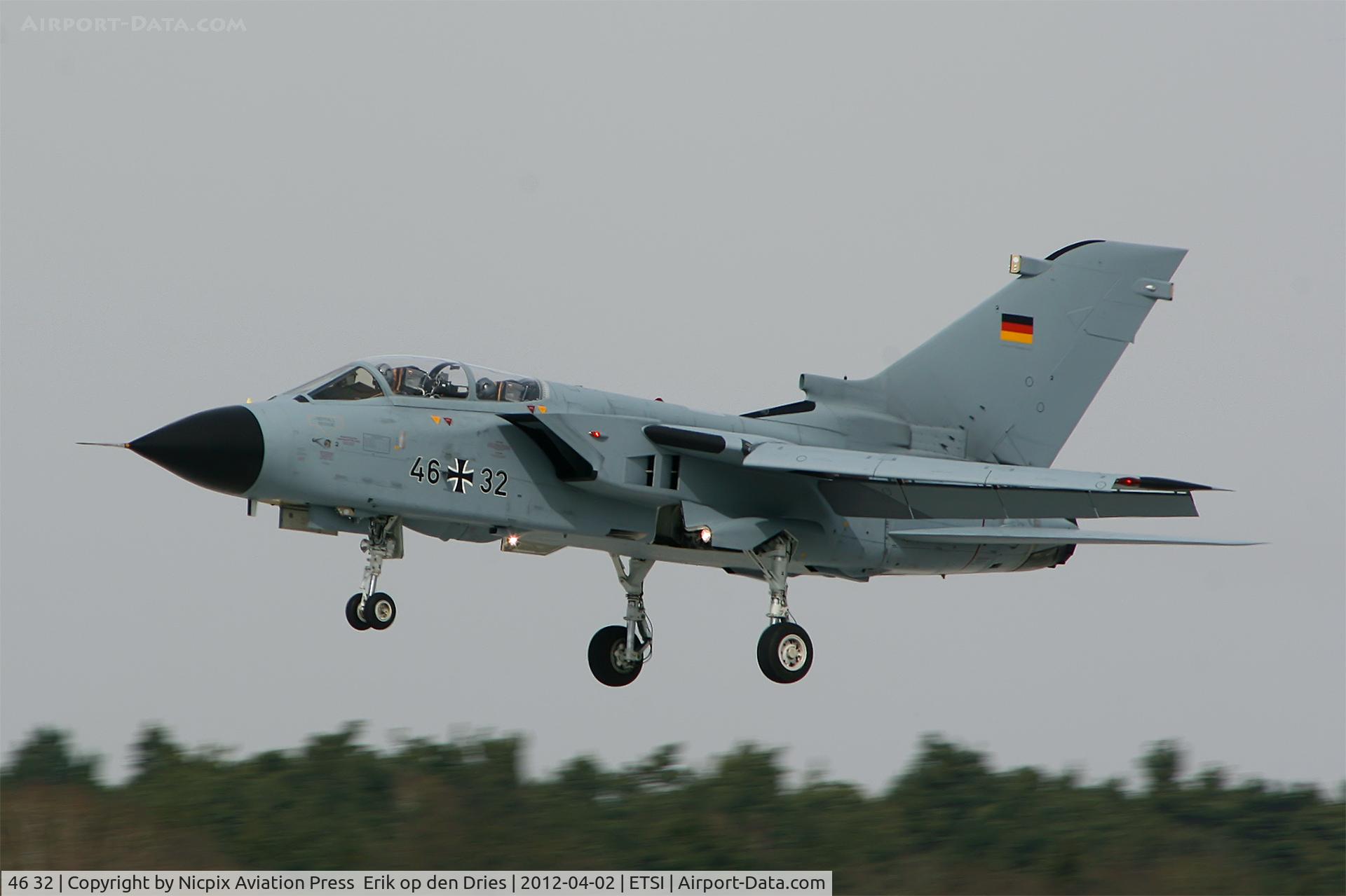 46 32, Panavia Tornado ECR C/N 842/GS265/4332, Tornado ECR 4632 was used by the DASA compagny as a Eurofighter chase-plane.