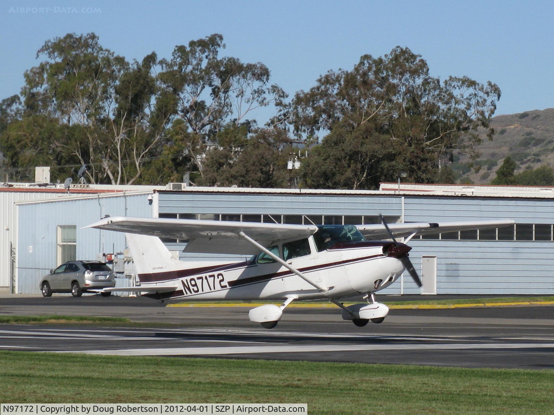 N97172, 1984 Cessna 172P C/N 17276162, 1984 Cessna 172P SKYHAWK, Lycoming O-320-D2J 160 Hp, landing Rwy 04