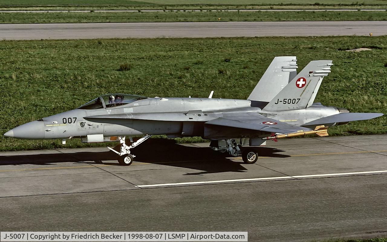 J-5007, McDonnell Douglas F/A-18C Hornet C/N 1335/SFC007, taxying to the active