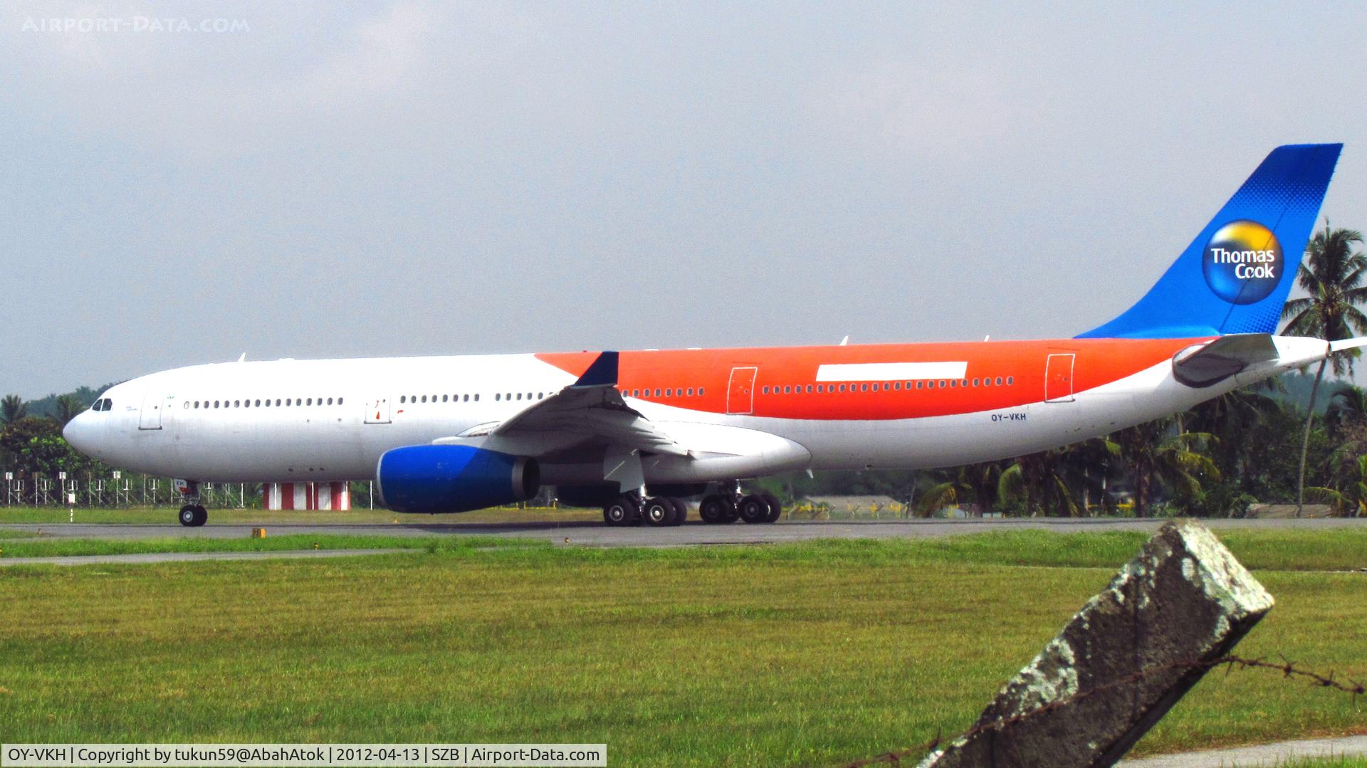 OY-VKH, 2000 Airbus A330-343X C/N 356, Thomas Cook Airlines