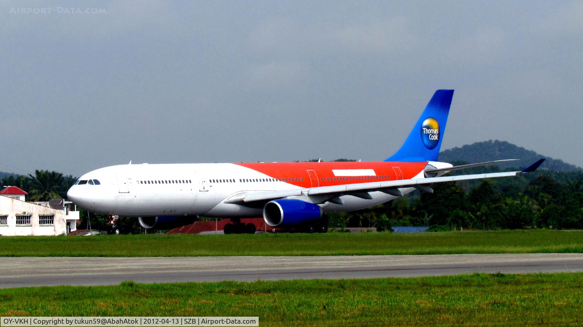 OY-VKH, 2000 Airbus A330-343X C/N 356, Thomas Cook Airlines