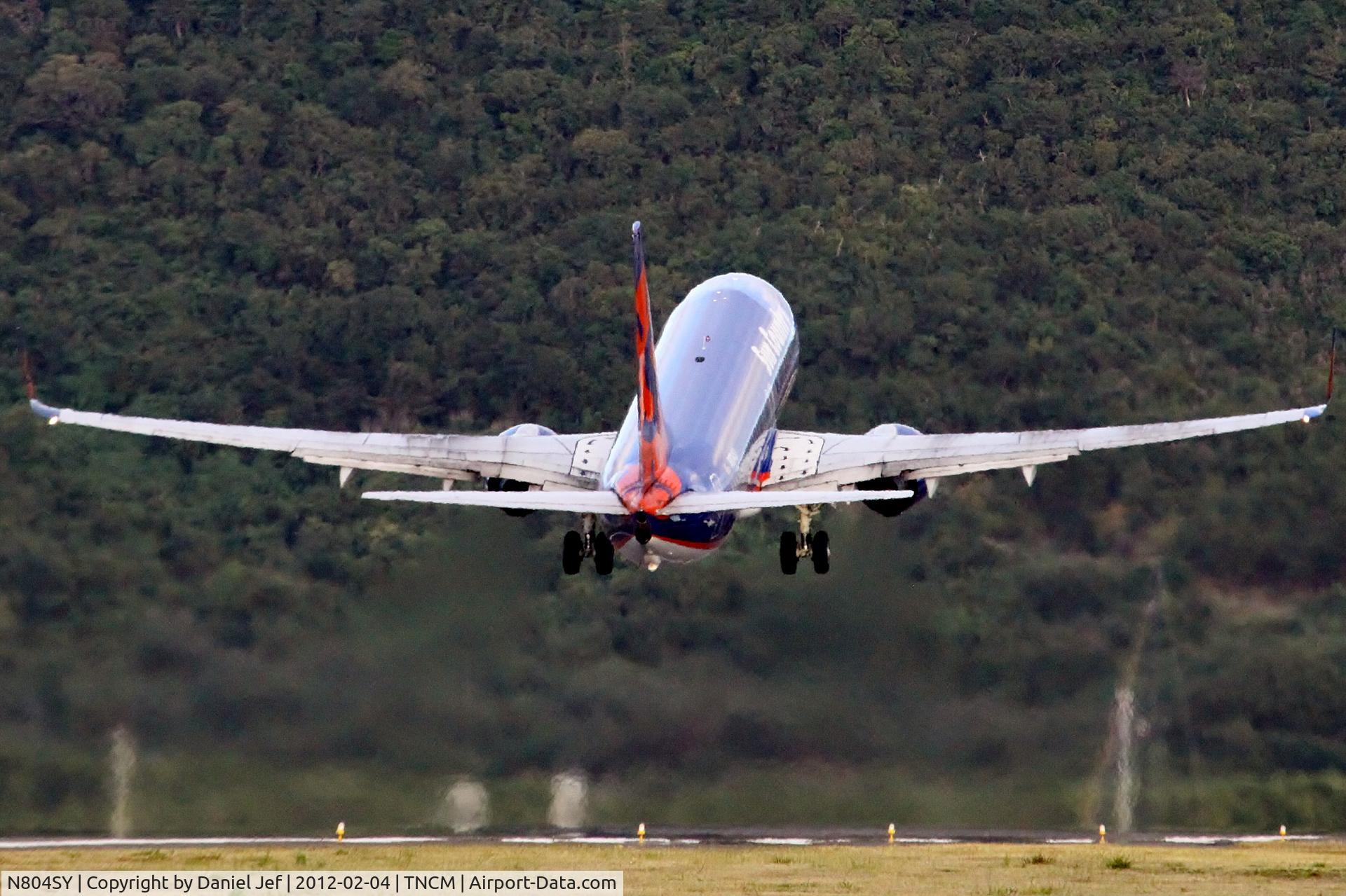 N804SY, 2001 Boeing 737-8Q8 C/N 30689, N804SY