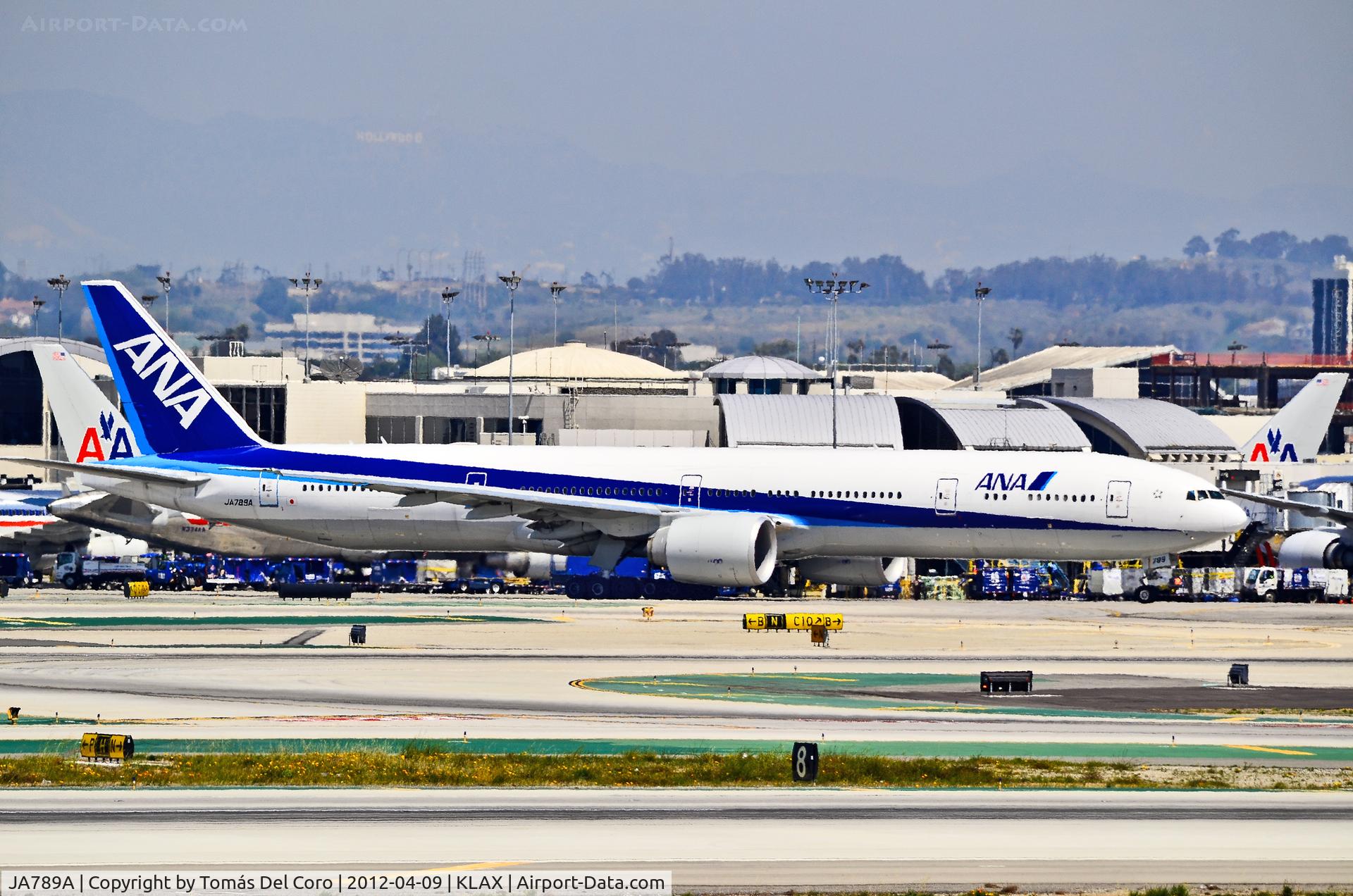 JA789A, 2010 Boeing 777-381/ER C/N 40687, JA789A All Nippon Airways - ANA Boeing 777-381/ER (cn 40687/878)

Los Angeles International Airport (IATA: LAX, ICAO: KLAX, FAA LID: LAX)
TDelCoro
April 9, 2012
