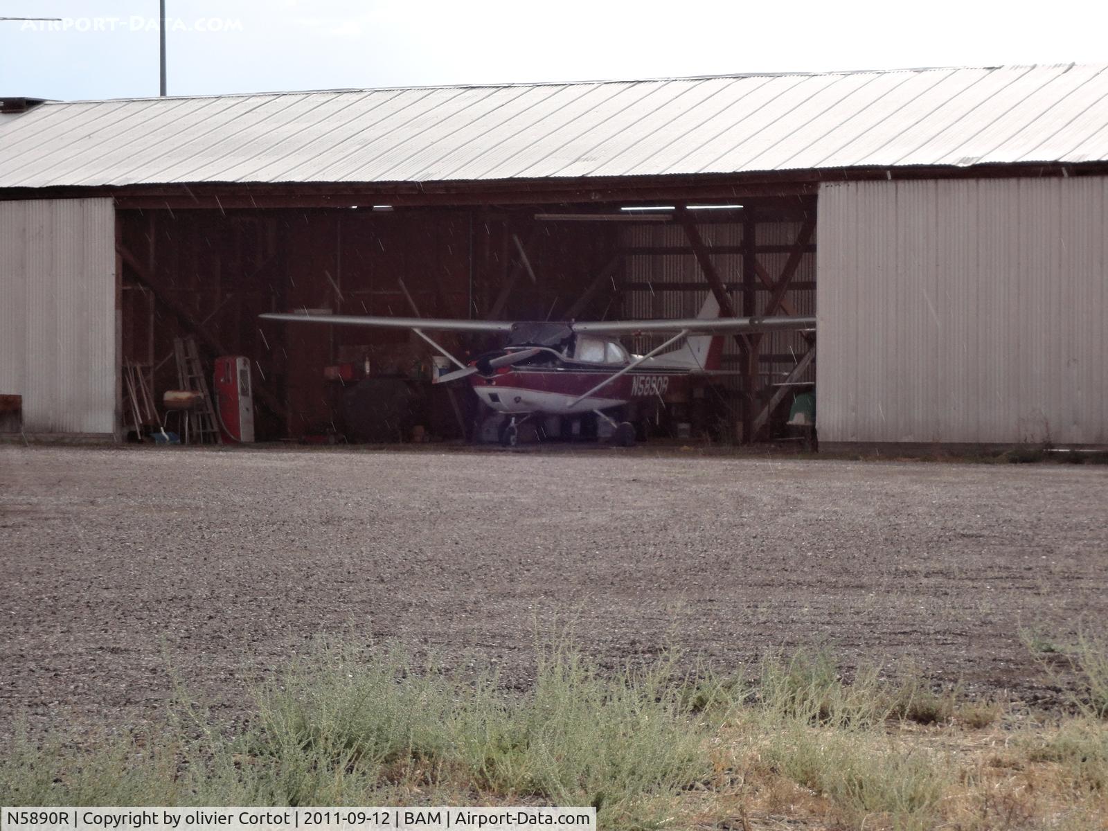 N5890R, 1965 Cessna 172G C/N 17253559, Battle mountain under the rain