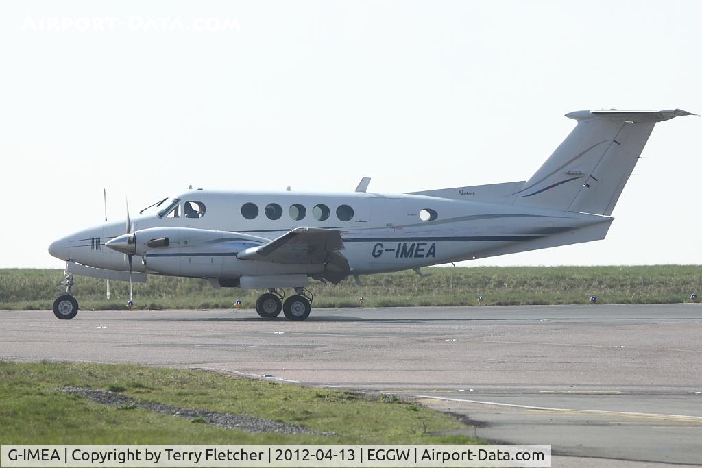G-IMEA, 1977 Beech 200 Super King Air C/N BB-302, 1977 Beech 200, c/n: BB-302 at Luton