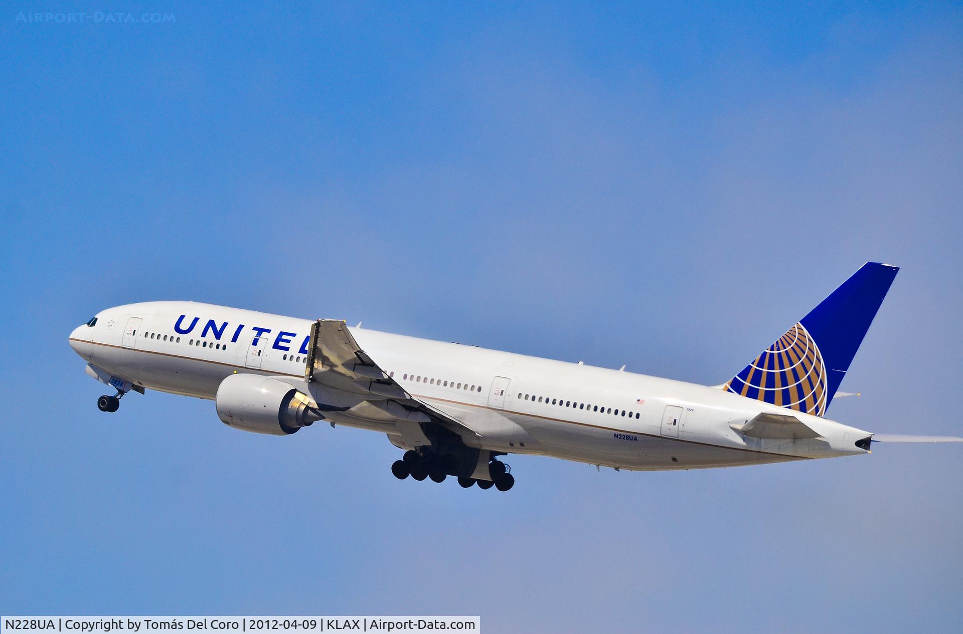 N228UA, 2002 Boeing 777-222 C/N 30556, N228UA United Airlines Boeing 777-222/ER (cn 30556/384)

Los Angeles International Airport (IATA: LAX, ICAO: KLAX, FAA LID: LAX)
TDelCoro
April 9, 2012