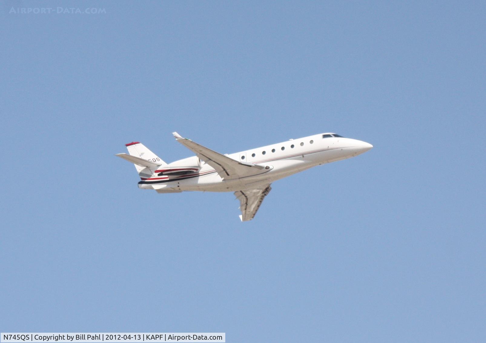 N745QS, 2007 Israel Aircraft Industries Gulfstream 200 C/N 170, Shortly after takeoff from Naples Municipal