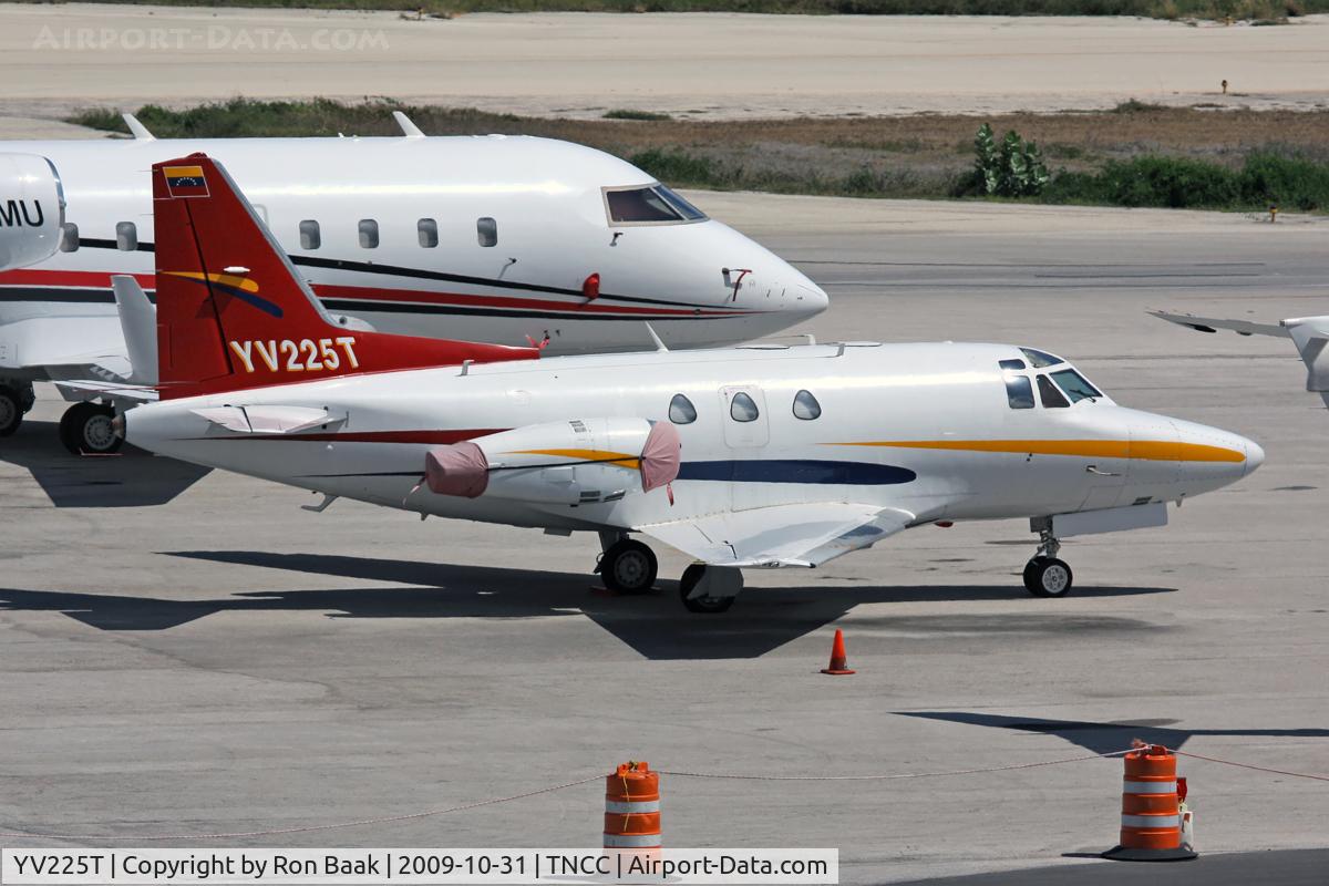 YV225T, 1973 North American NA-265-40 Sabreliner C/N 282-120, Waiting in the hot sun of Curacao.