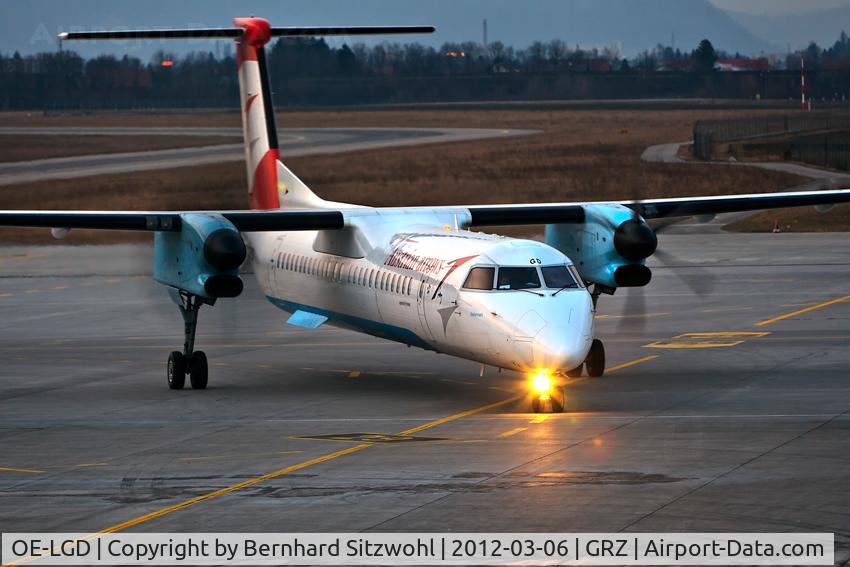 OE-LGD, 2000 De Havilland Canada DHC-8-402Q Dash 8 C/N 4027, Dash from austrian arrows taxiing to Apron.